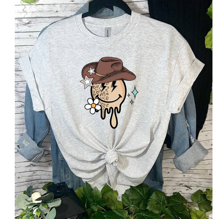 T-shirt avec chapeau de cowboy Smiley pour la vente par Duck Creations Wholesale
