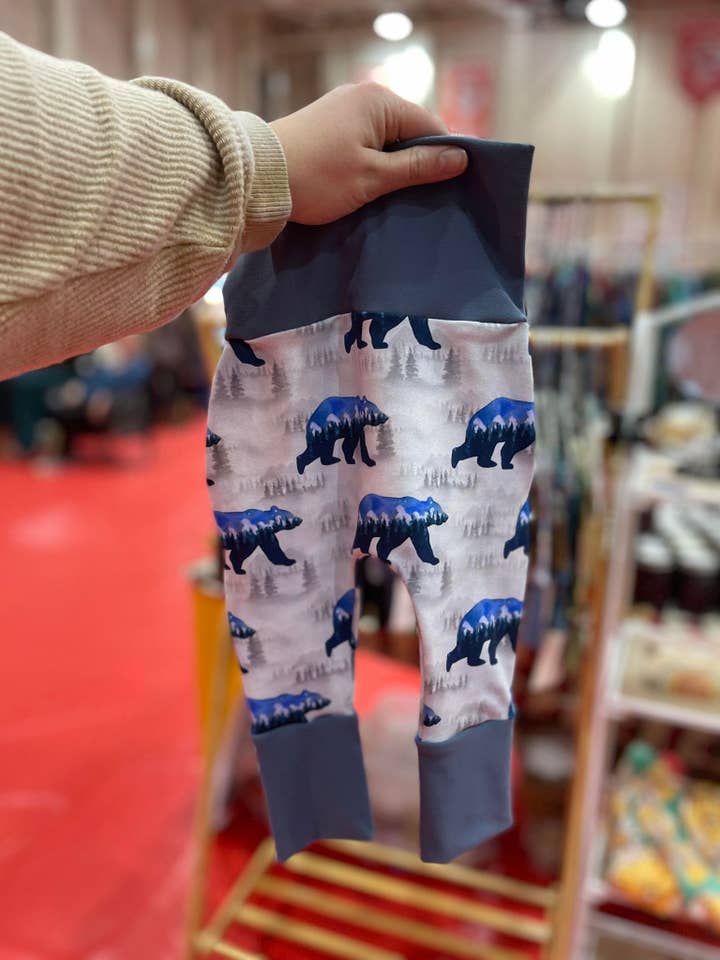 Radiant Wear - Wholesale Fashion Leggings - Kids - Grow with me Joggers Alaska Bears Mountains1