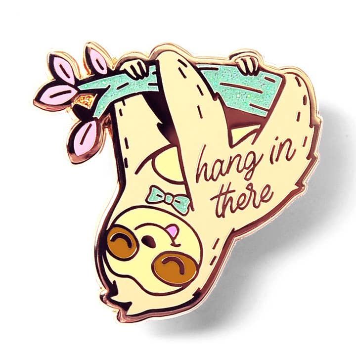 Hæng derinde på hovedet dovendyr emalje pin, fars dag for engroshandel hos Flair Fighter