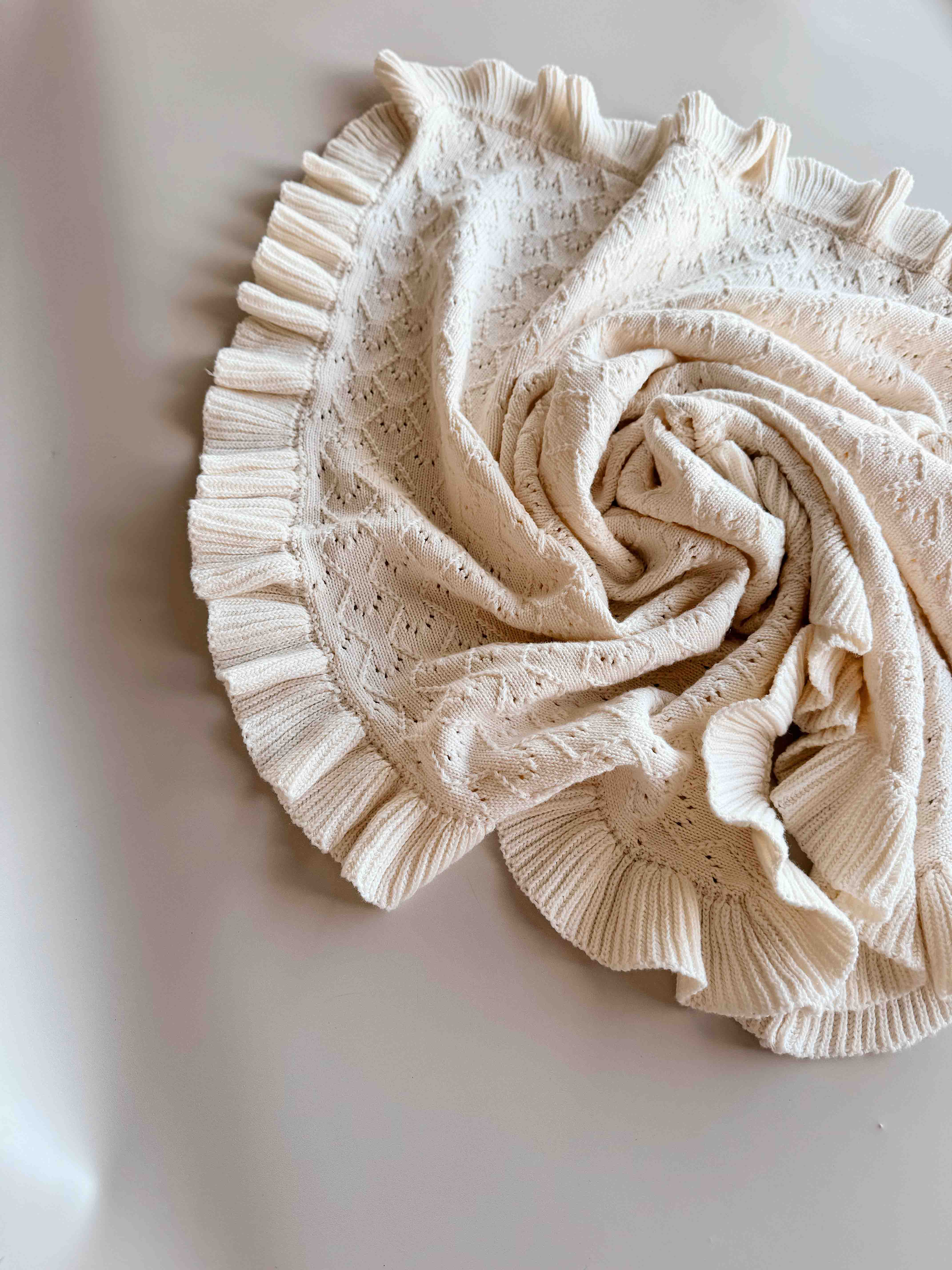 FRECKLES the label - Wholesale Bedding Blanket - Kids & Baby - PRE-ORDER Mila Pointelle Frill Blanket | Snow1