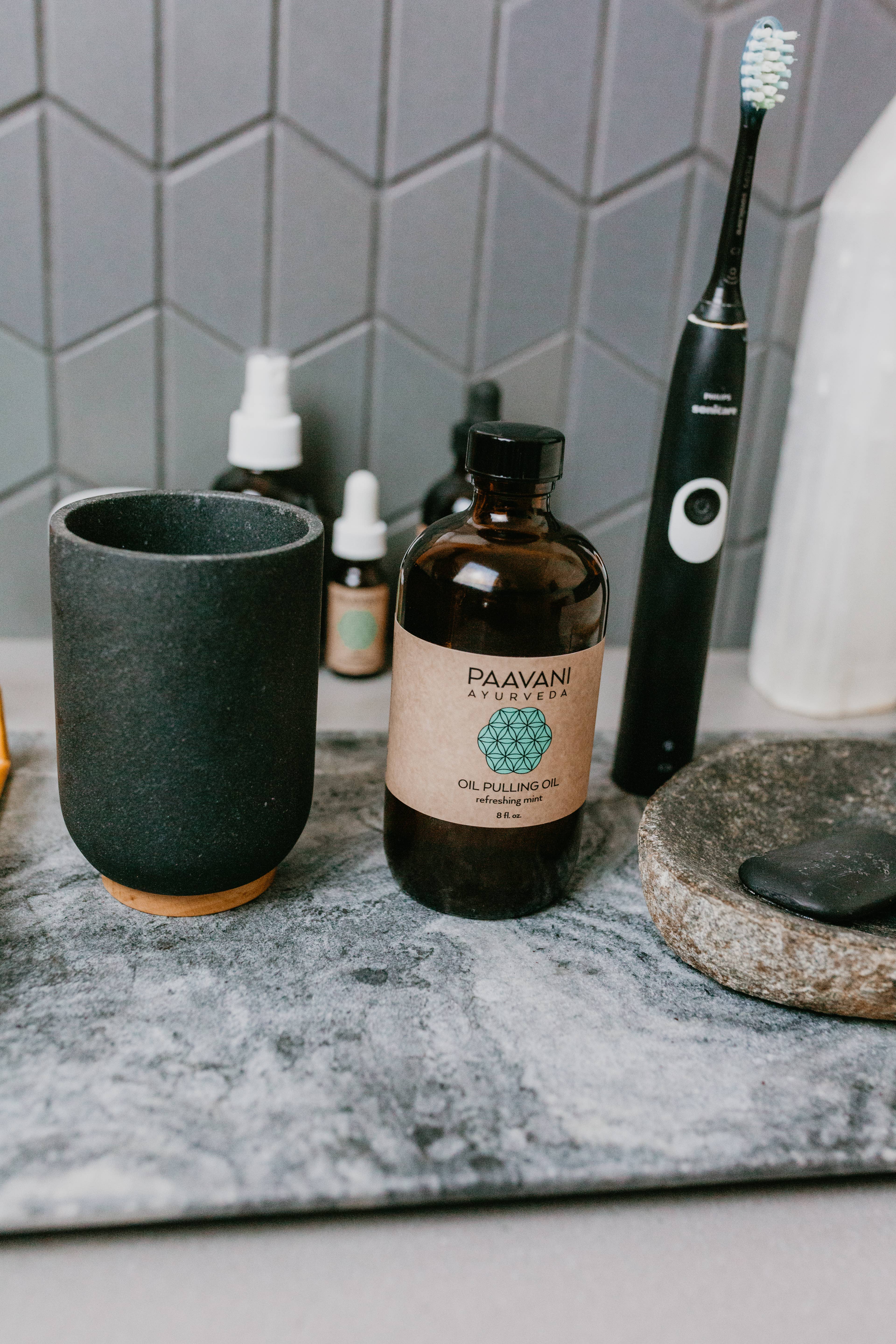 PAAVANI Ayurveda – Großhandel Nahrungsergänzungsmittel/Vitamin zum Einnehmen – Minz-Öl zum Ölziehen | Ölziehen für Mundgesundheit und Entgiftung5