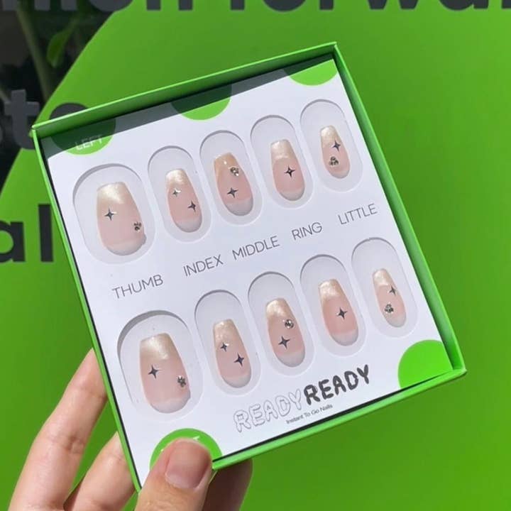 Golden Star - Instant nails, Handmade Luxury Press on nails, Fashion Accessories for wholesale by READY READY Instant nail