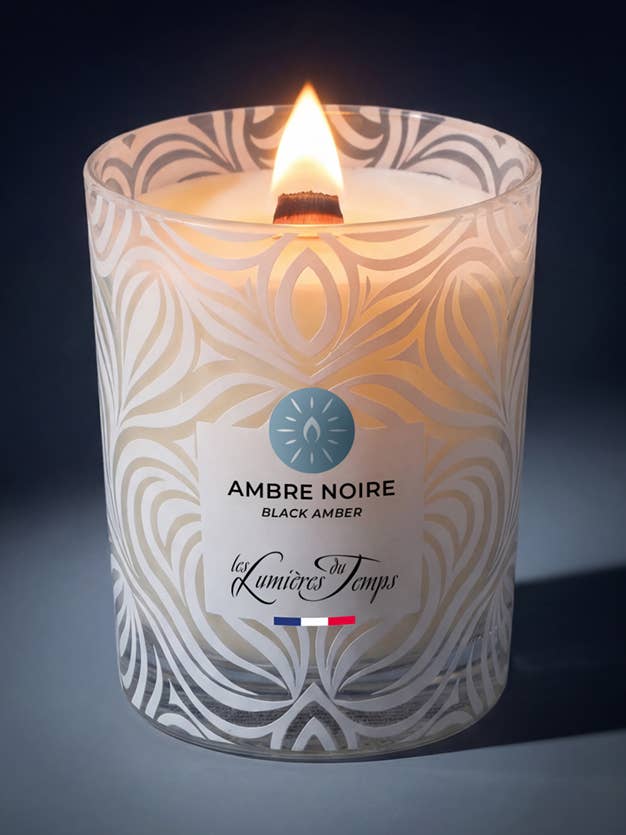Bougie Végétale 180 g mèche en bois Ambre Noire pour la vente par Les Lumières du Temps