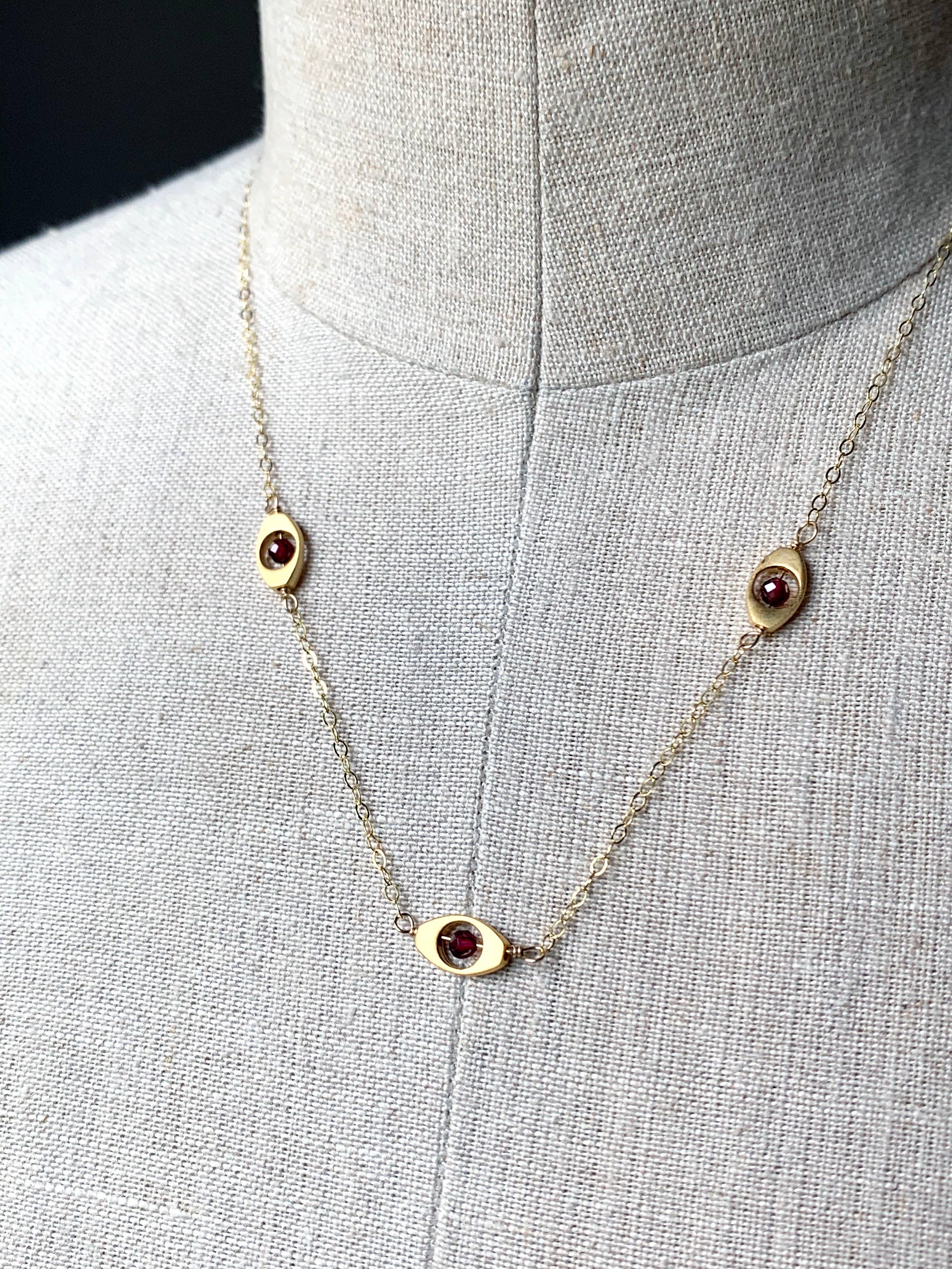 Laura Stark Designs - Vendita all'ingrosso Collana con ciondolo/pendaglio - Collana con Occhio di Granato | Collana di Granato1