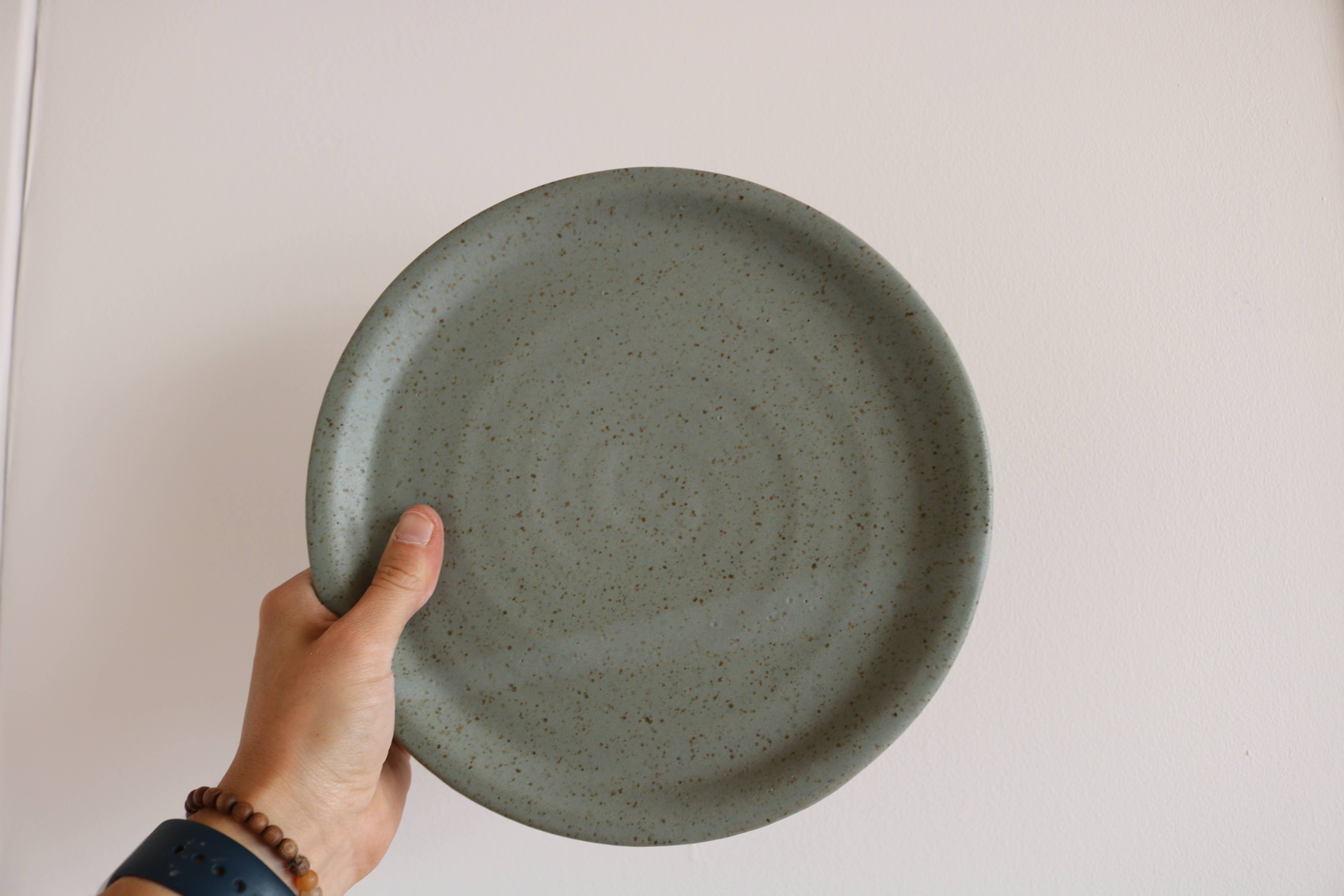 KJ Pottery - Wholesale Borden - Handgemaakte dinerborden van ijzerrood steengoedklei9