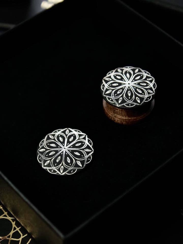 Pluggen van walnotenhout met damasceen handgemaakt van zilver voor wholesale door Togashi Damasquinos