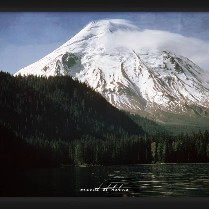 Mount Helens Décoration murale encadrée 18" x 20" pour la vente par PTM Images