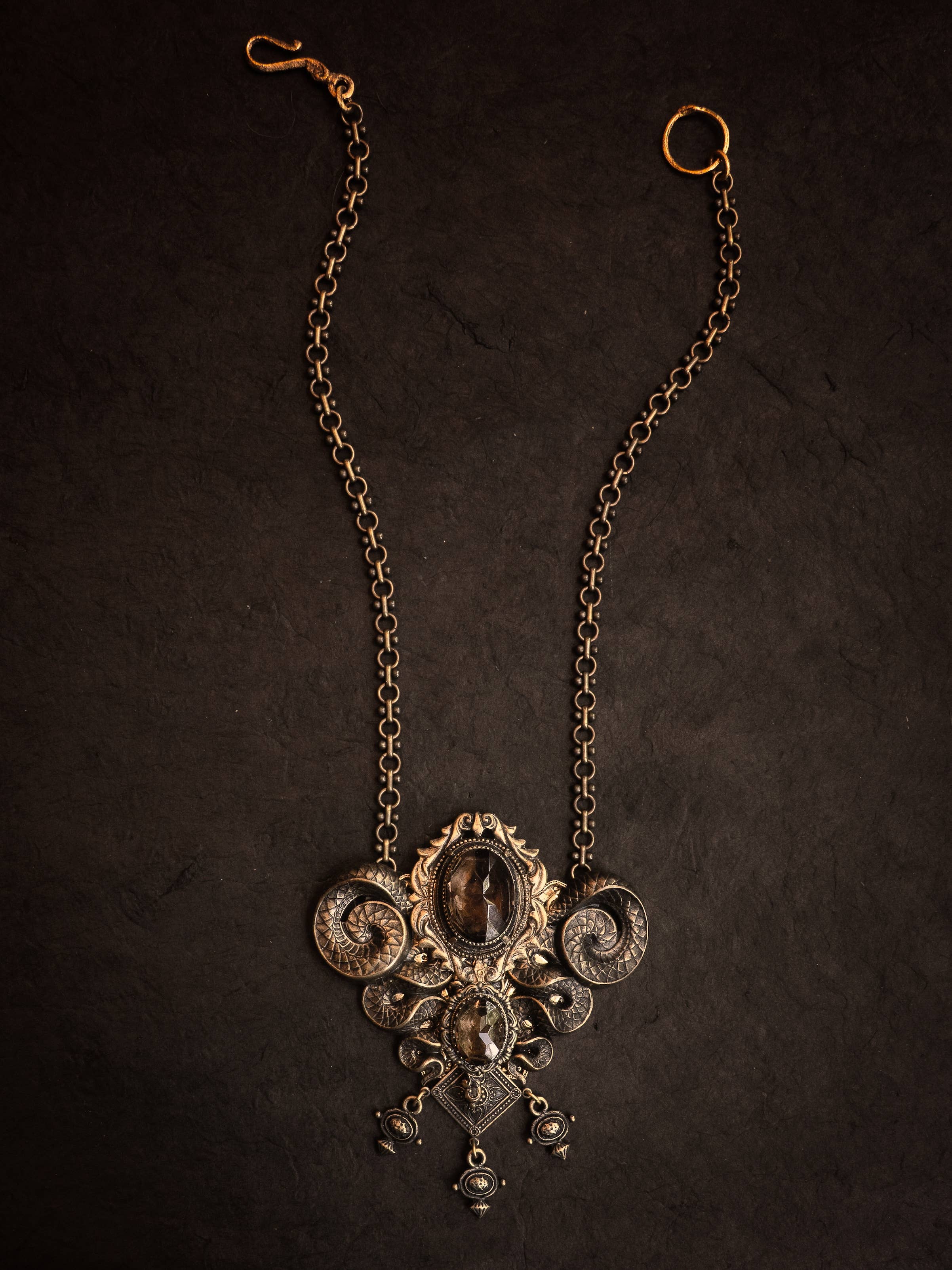 Trollbinde – Engroshandel Halskæde med store vedhæng – Slangeild: Dobbeltspiral Pladevedhæng0