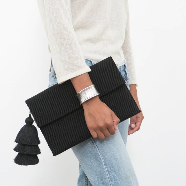 La pochette à pampilles classique pour la vente par Sh*t That I Knit