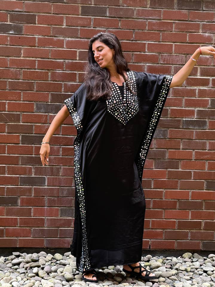 Caftán largo de satén negro para venta al por mayor de StandAwt