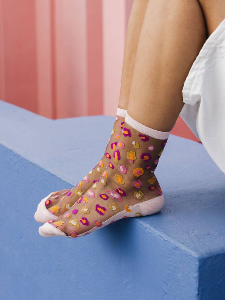 Horseshoe Bend Pink • Leopard gennemsigtige sokker for engroshandel hos Atelier St Eustache