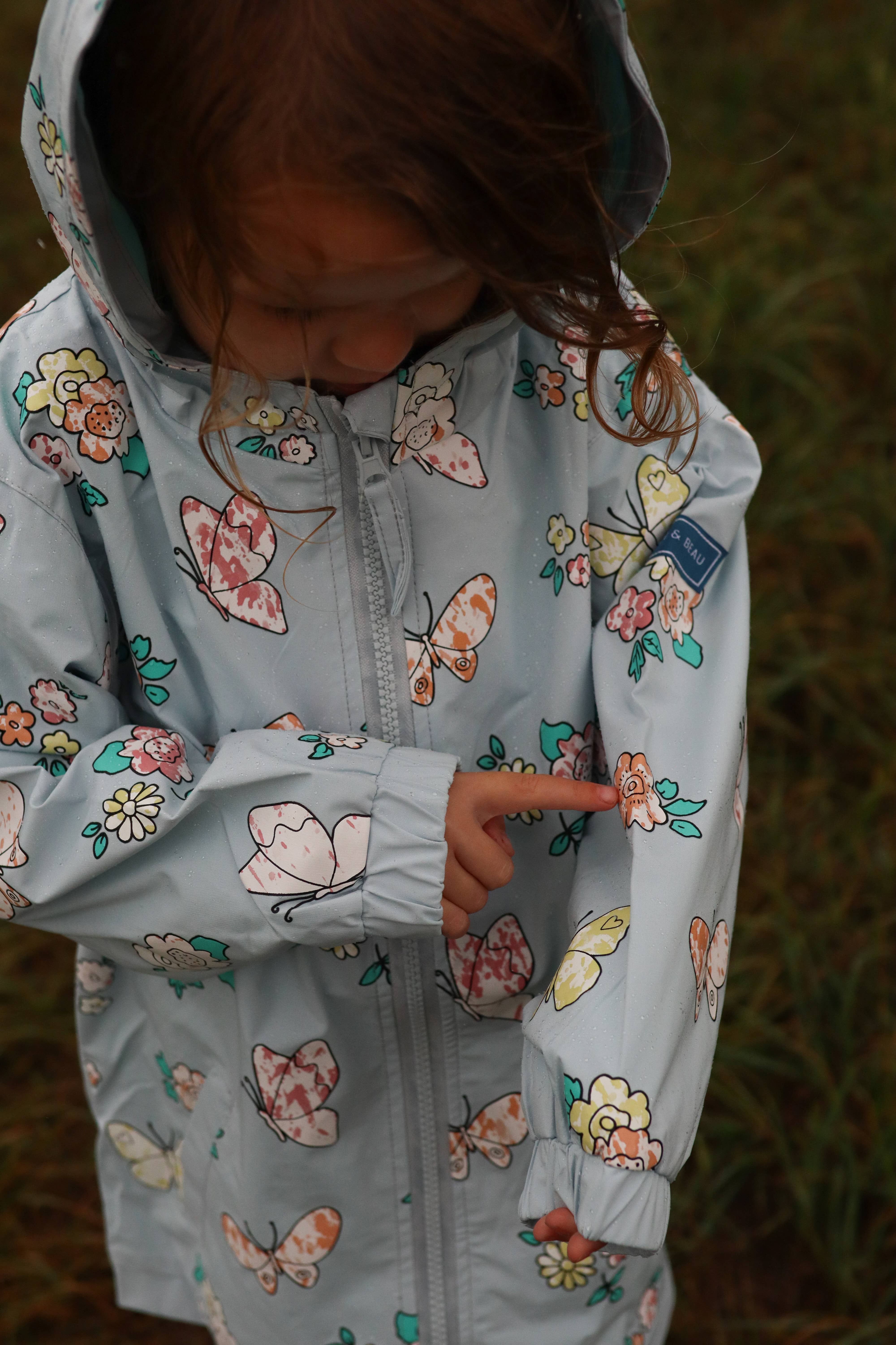 Holly and Beau – wholesale Raincoat – Kids – Flower and Butterfly Color Changing Kids Raincoat2