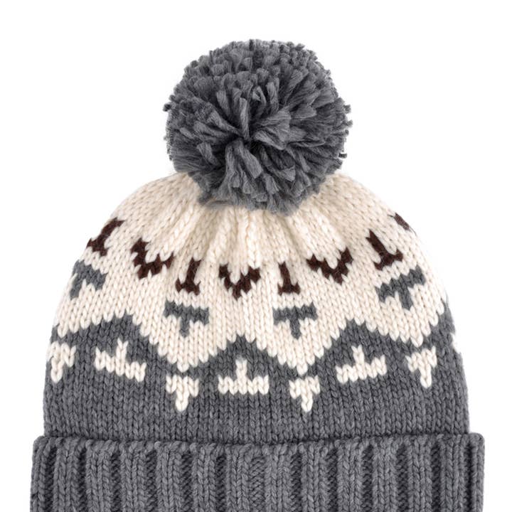 Bonnet à pompon en tricot crocheté pour la vente par Collections by Fame Accessories