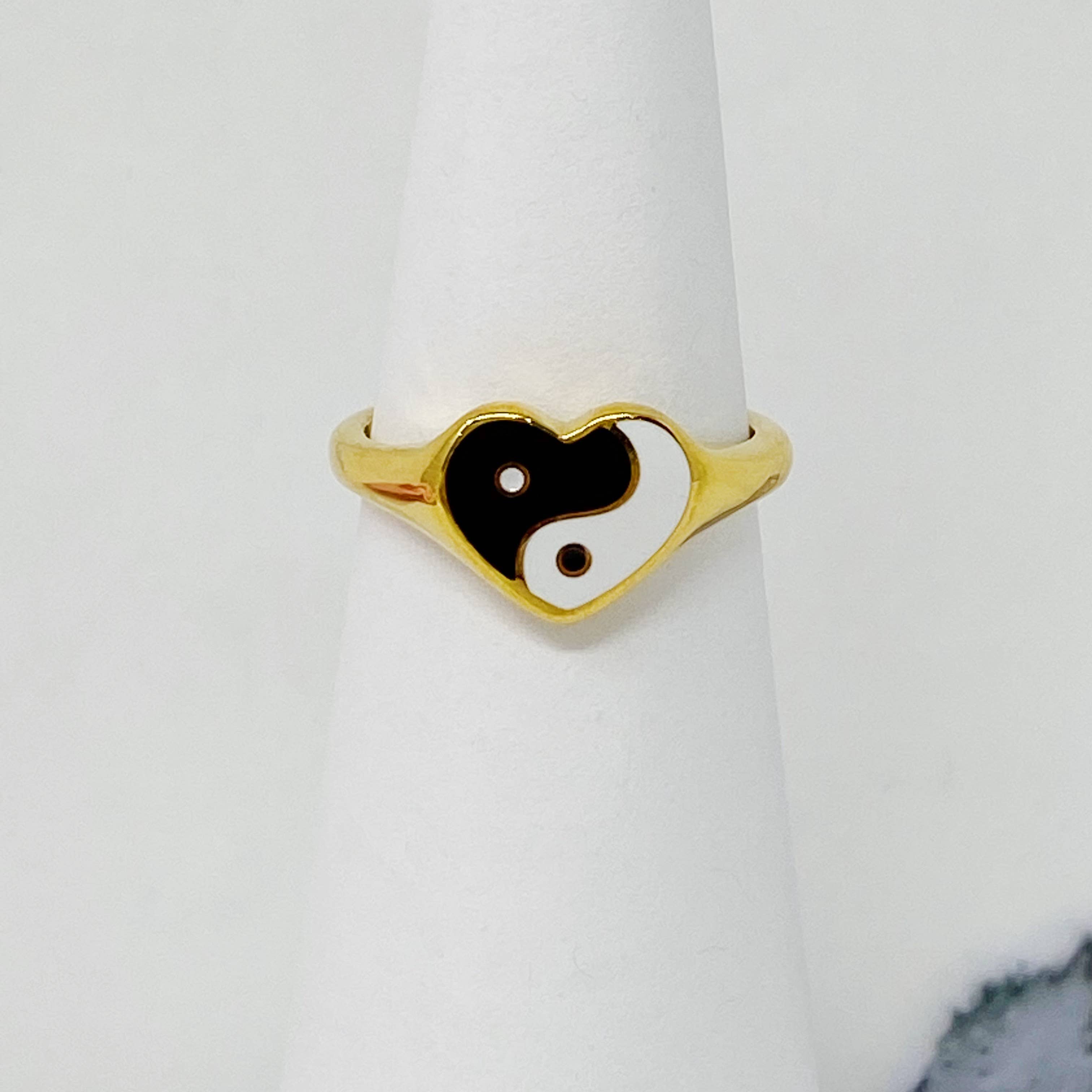 Ellison+Young - Venta al por mayor Anillo de sello - Anillo con sello de corazón Yin Yang0