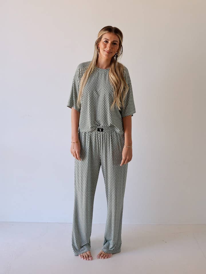 Set da salotto con t-shirt squadrata da donna | Lucky Micro Check per la vendita all'ingrosso da parte di Forever French Baby