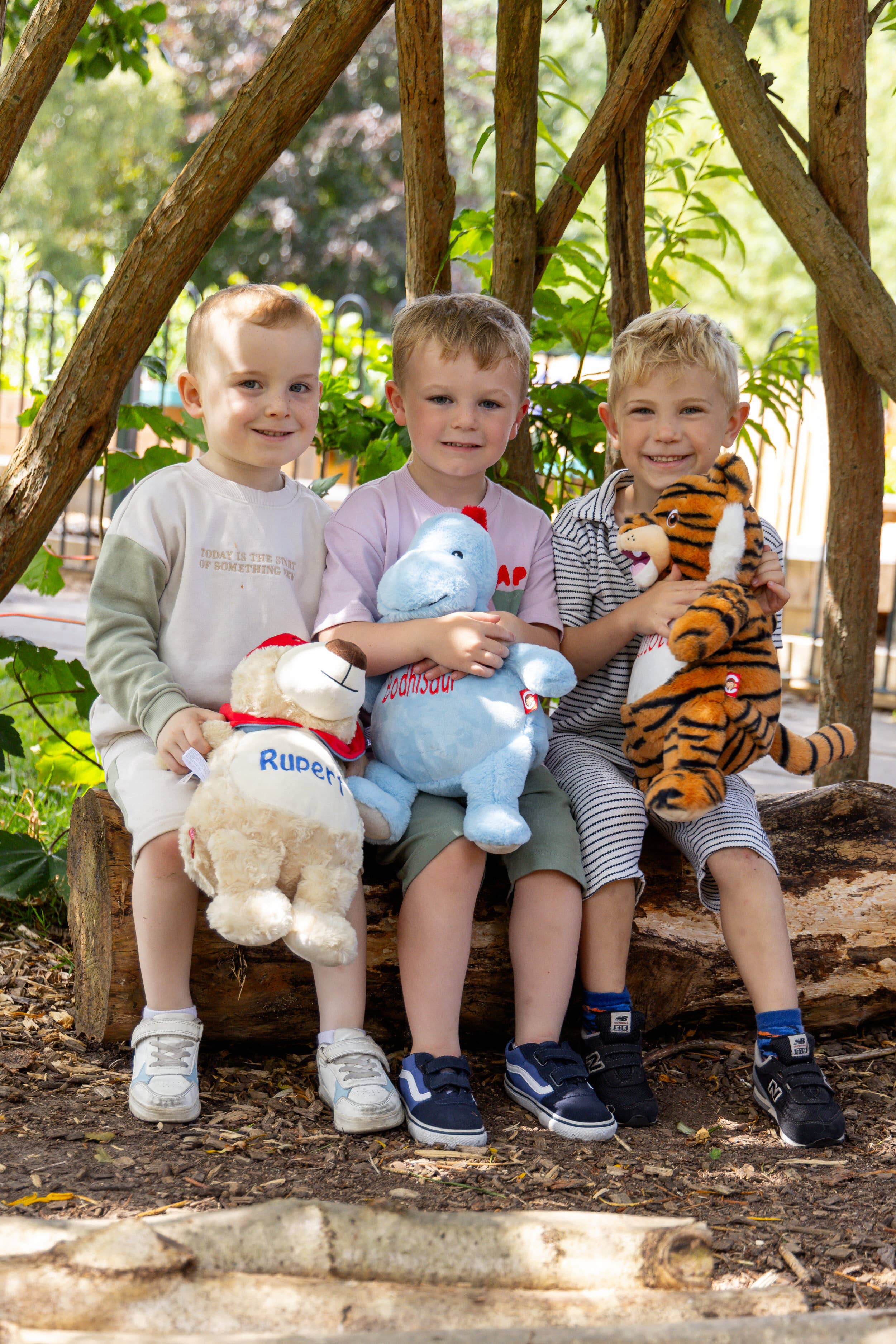 Cubbies EU – wholesale Fyllda/plyschleksaker - Barn och baby – Baby-dinosaurie med avtagbar stoppning2