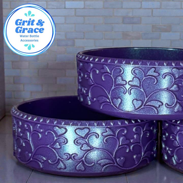 Motivo a volute con cuore Uva Concord Stivaletto corto Chameleon per la vendita all'ingrosso da parte di Grit & Grace Water Bottle Accessories