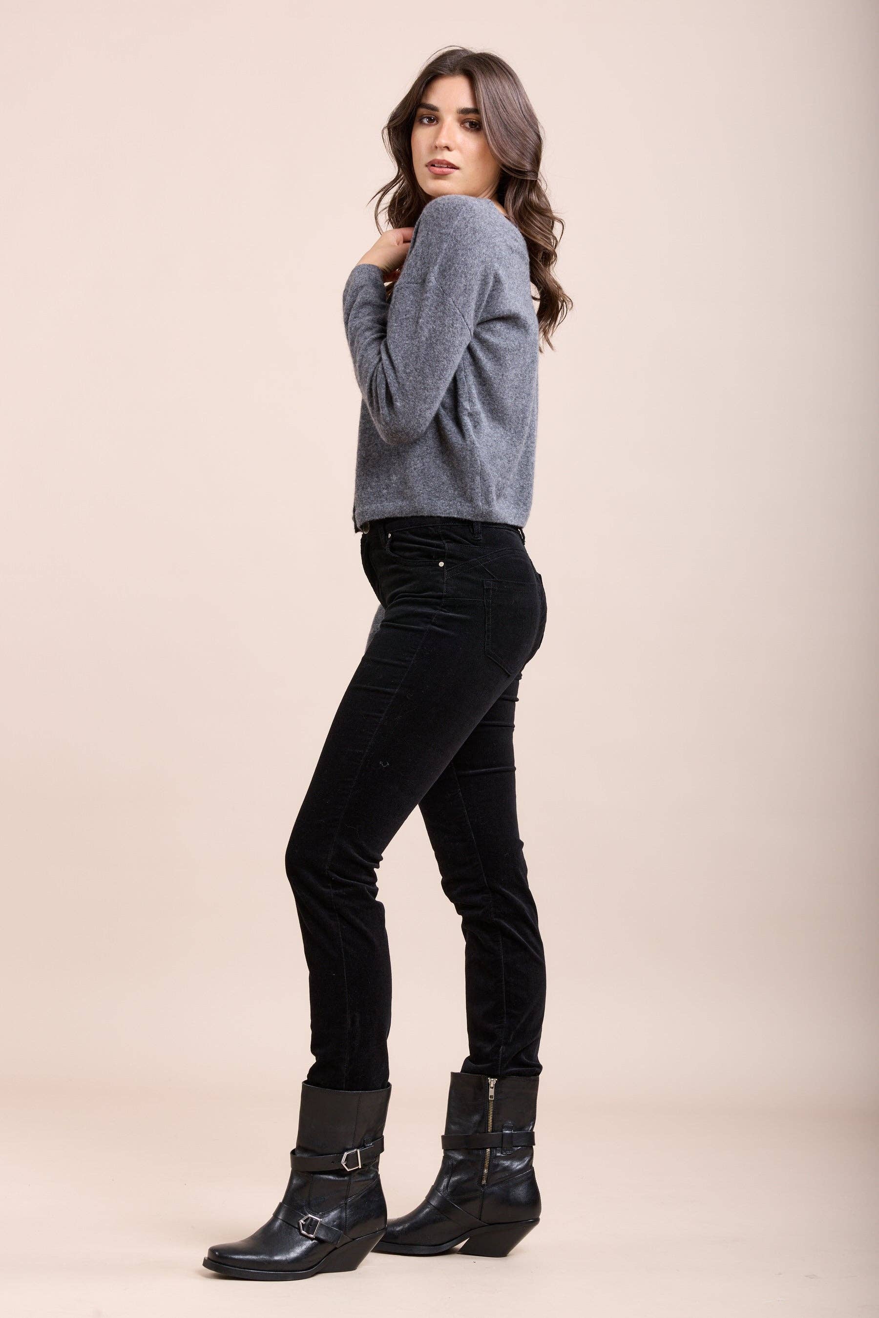 Toxik3 - Wholesale Pants - Women's - Toxik3 pantalon slim push-up stretch en velours milleraies26