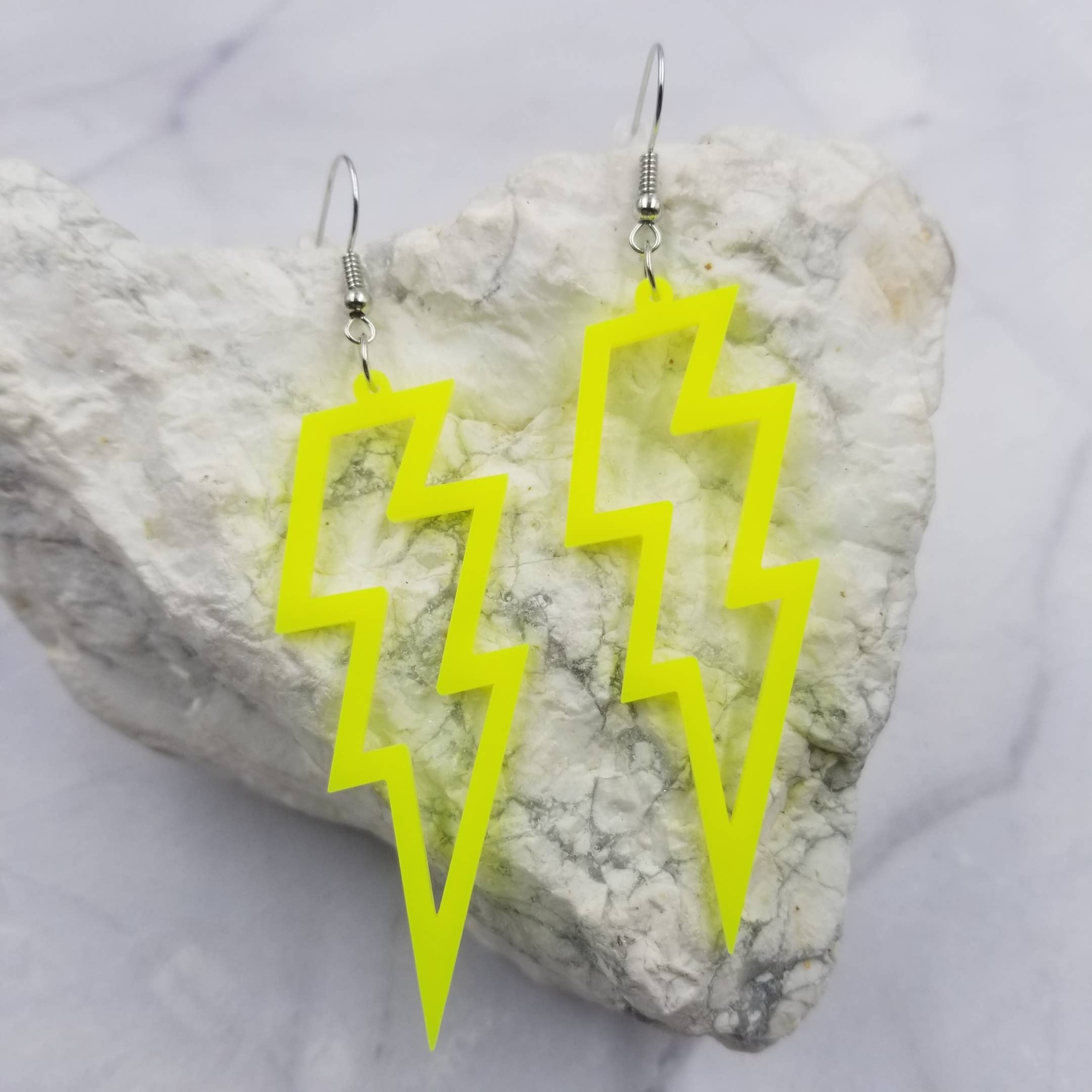 The Pretty Jewellery - Venta al por mayor Pendientes colgantes - Pendientes acrílicos Hollow Lightning0