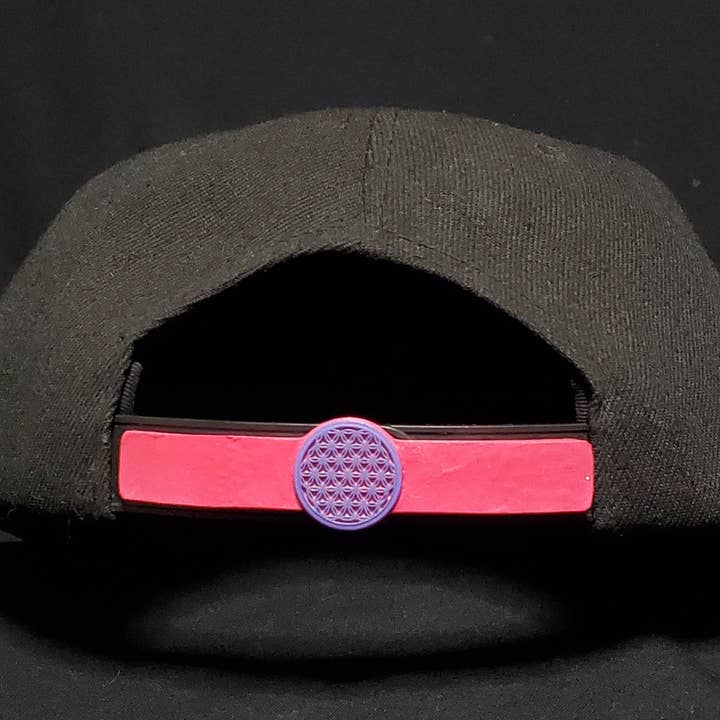 Flower of Life - Accessorio intercambiabile per cappello Snapback per la vendita all'ingrosso da parte di StrapLock
