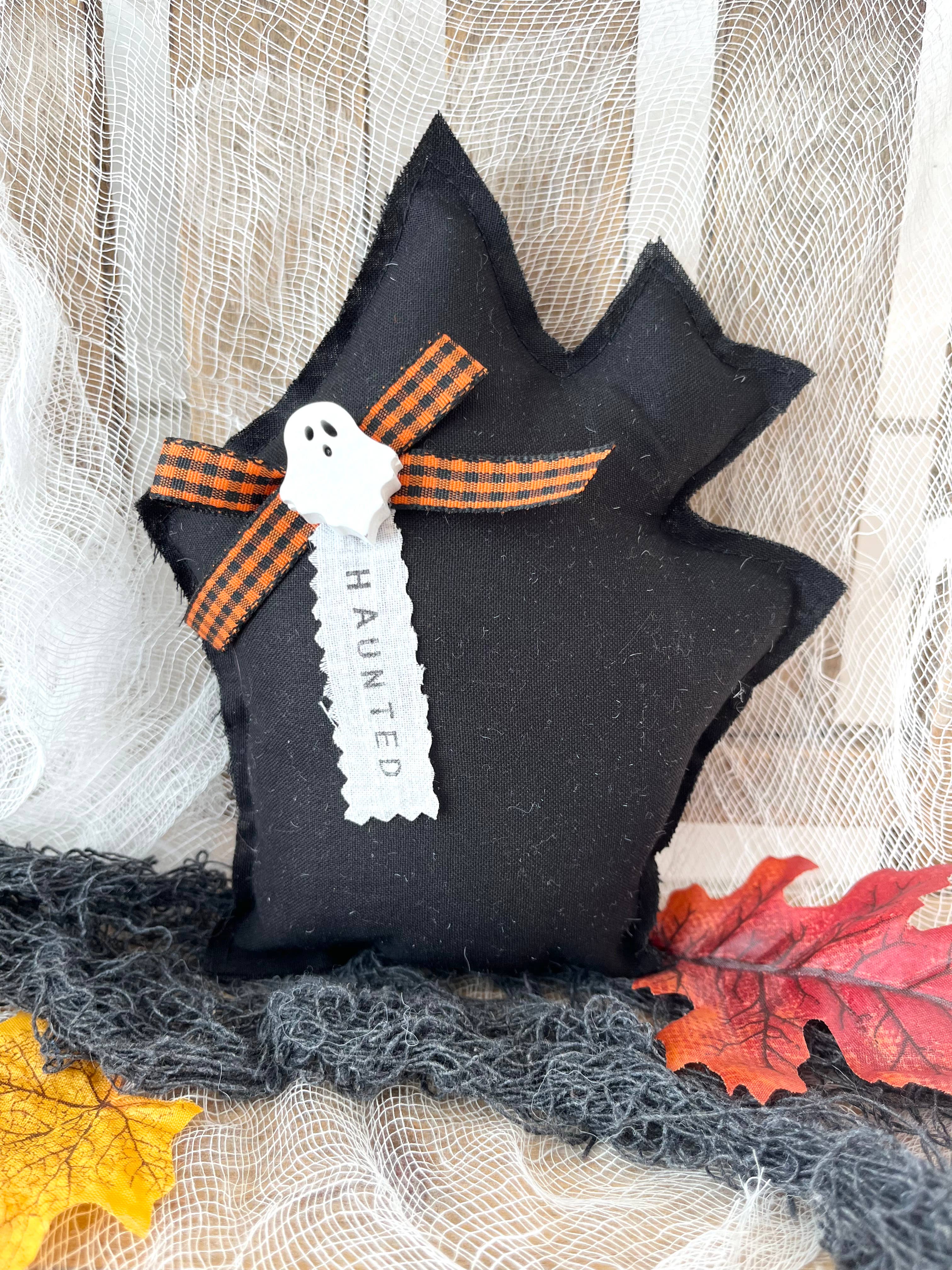 Kate + Em - Venta al por mayor Cojín decorativo - Mini cojín casa embrujada para Halloween | Decoración del hogar4