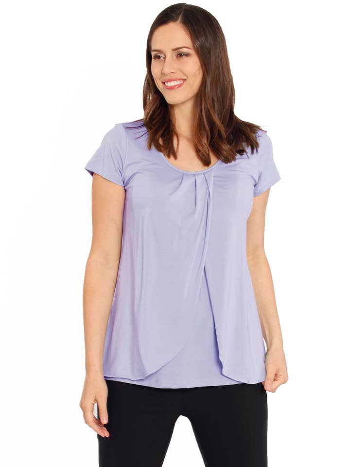 Haut d'allaitement à manches courtes Petal Front - Violet pour la vente par Angel Maternity