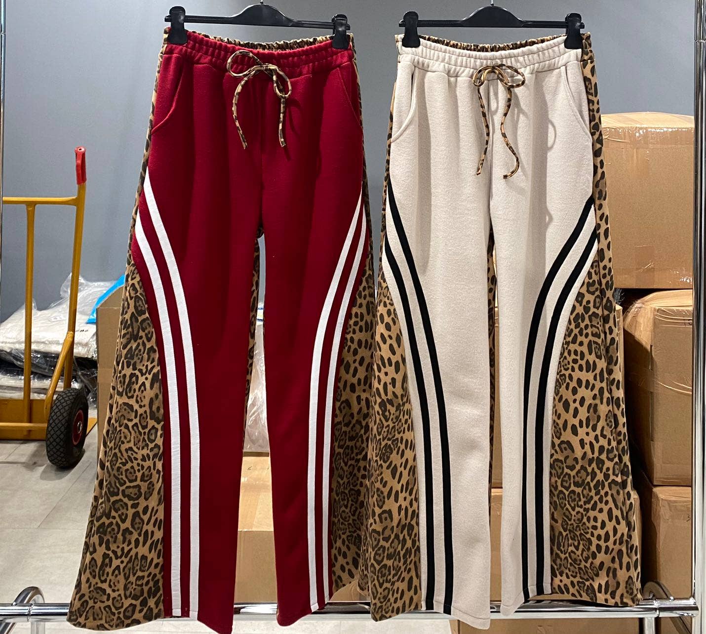 sole - Wholesale Pants - Women's - COTTON LEOPARD PRINTED PANTS0