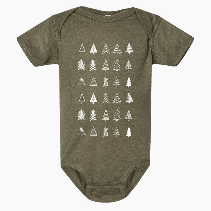 Combinaison en forme de pins dessinés à la main | Woodland Baby Apparel pour la vente par Reclaimed Maine Co.
