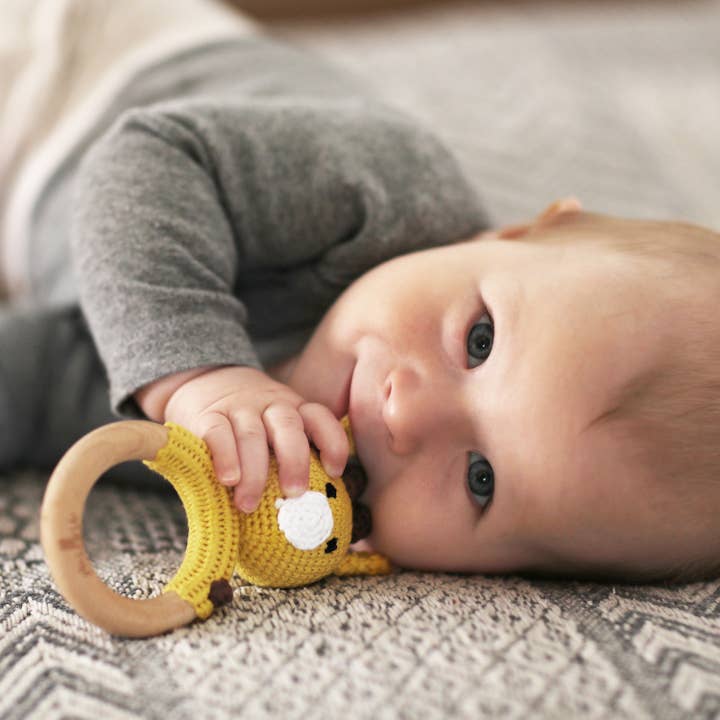 Milkii - Wholesale Teether (Not Clip-On) - Baby - Teether Ring with crocheted Animal - Giraffe1