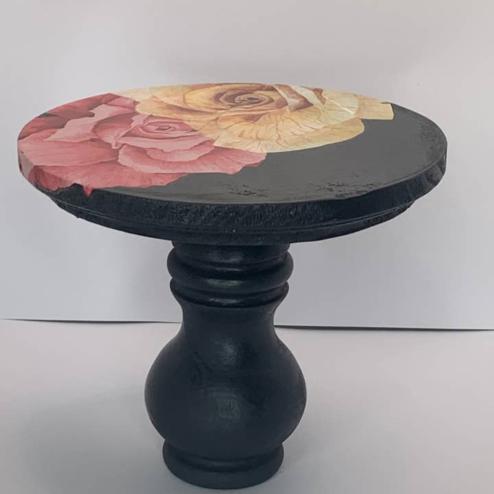 rosas en la parte superior de un pedestal de carbón para venta al por mayor de Petite Pedestals
