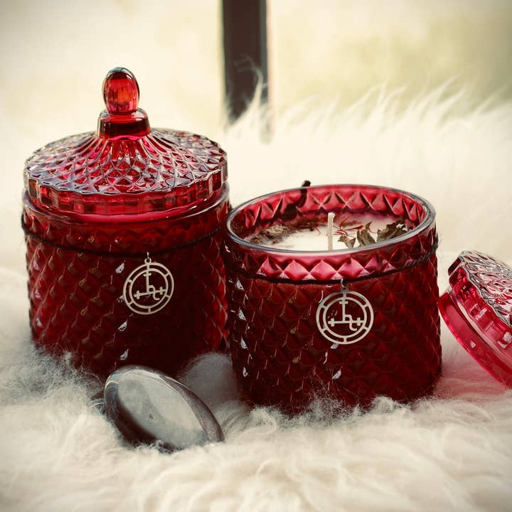 Bougie Lilith pour la vente par Blessed Bee Apothecary