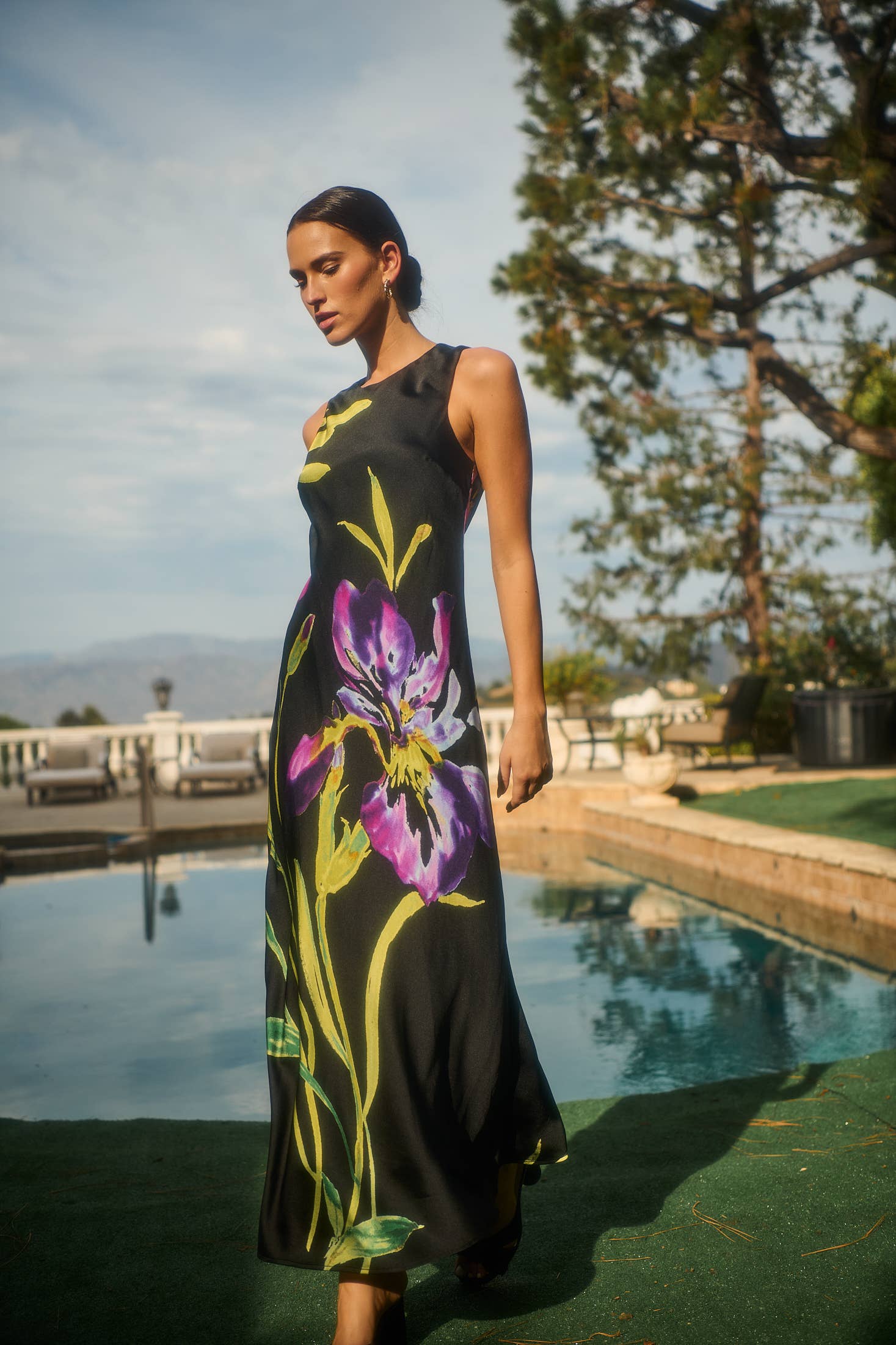 Preto roxo Vestido Midi de Cetim Saisha Floral Varkey para venda a revendedores na Faire0