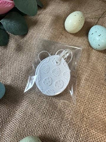 Lot de 3 décorations suspendues œufs de Pâques en argile blanche pour la vente par Amberleigh Home Crafts