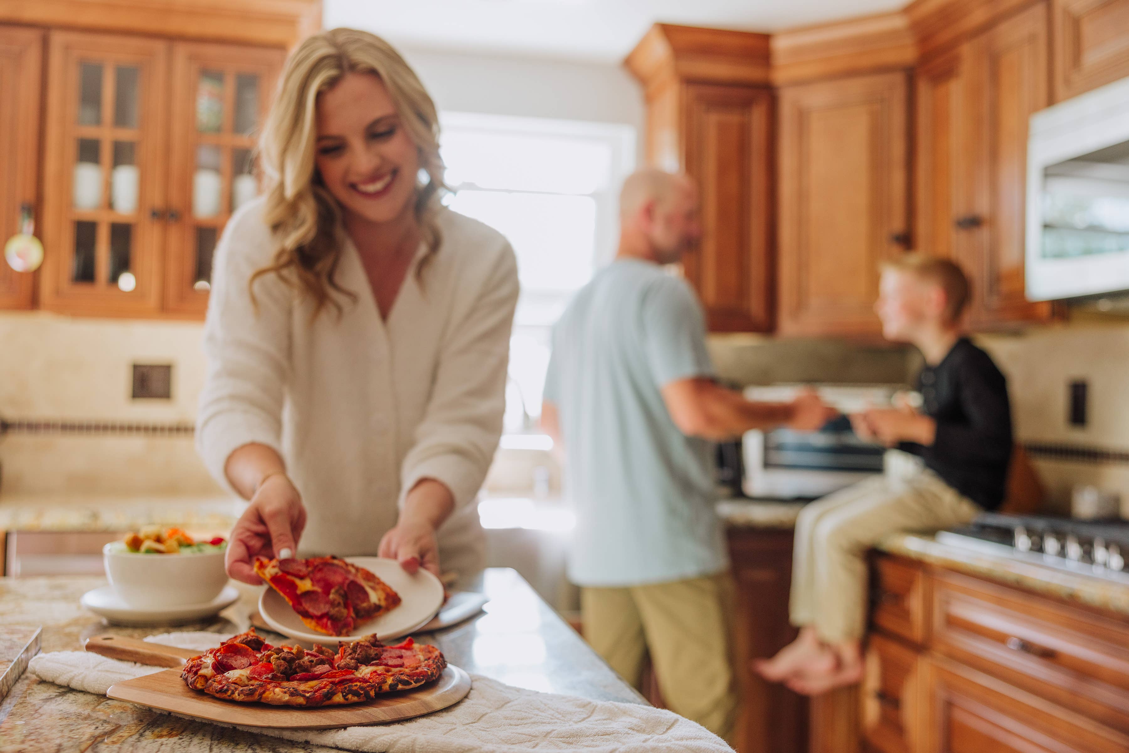 Picnic Time Family of Brands - Vente Plateaux de service - Ensemble de 2 pelles à pizza personnelles en acacia.11