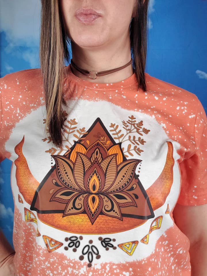 Gebleichtes Boho Lotus Moon T-Shirt für den Großhandel von Wanderlust Designs Wholesale