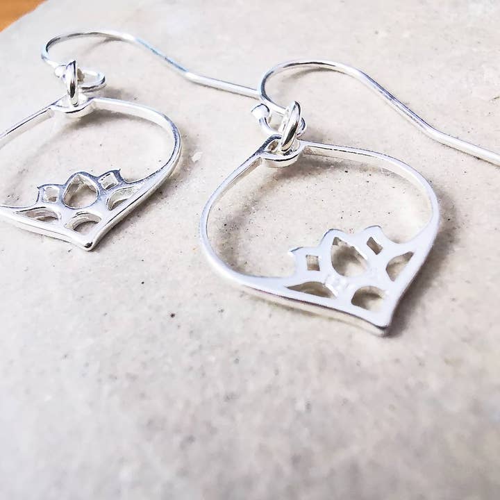 Boucles d'oreilles pendantes marocaines en argent sterling pour la vente par Sophellie Jewellery