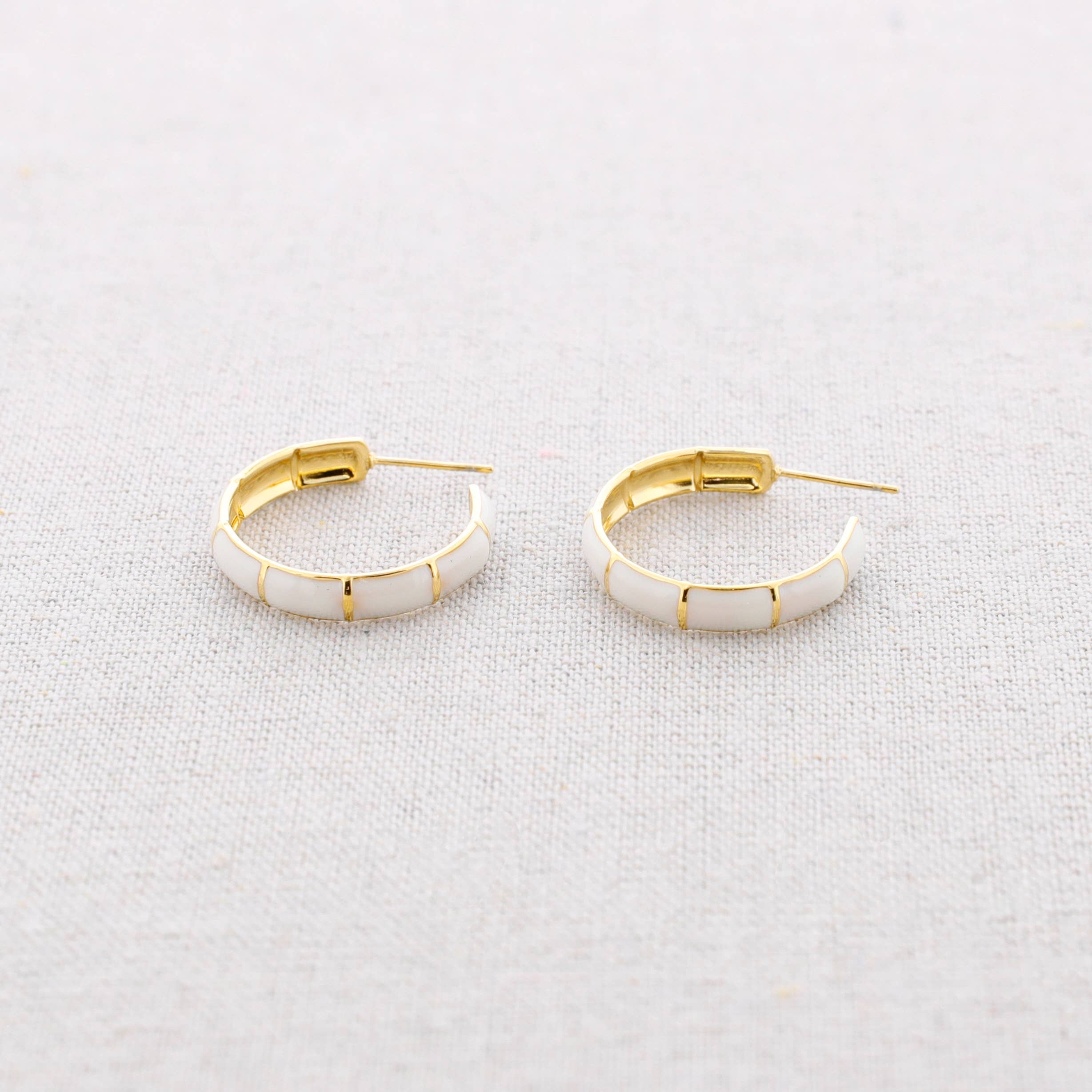 Koralle 2,7 cm große Creolen aus emailliertem Stahl für den Großhandel auf Faire3