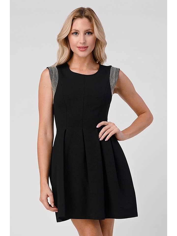 SCHWARZ Miro-Kette Detailliertes Plissee Kleid für den Großhandel auf Faire8