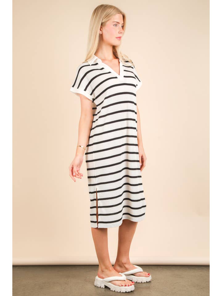 ROST/HAFERFLOCKEN Übergroßes gestreiftes Strick-Midikleid mit Kragen ND31647 für den Großhandel auf Faire20