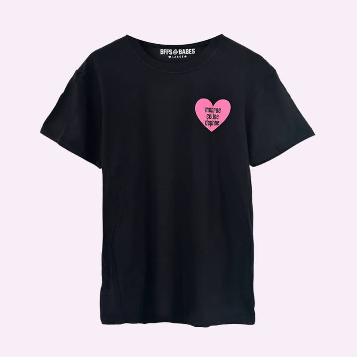 HJERTE U MEST ♡ sort voksen t-shirt med lyserødt hjerte for engroshandel hos BFFS & BABES
