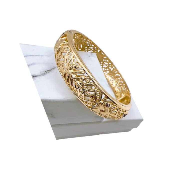 Anela's Jewelry – wholesale Bangle bracelet – Hawaiian Hibiscus Flower and Monstera Leaf 15 MM Hawaiian Hamilton Gold Bracelet