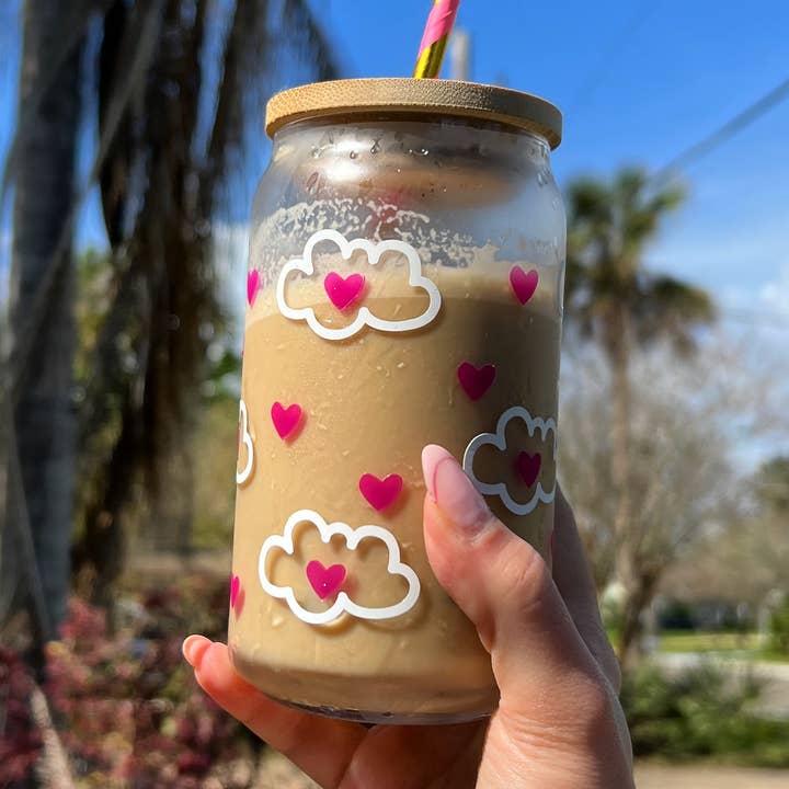 Tasse en verre Cloud Hearts - 16 oz pour la vente par Danielle's Dazzled Gifts