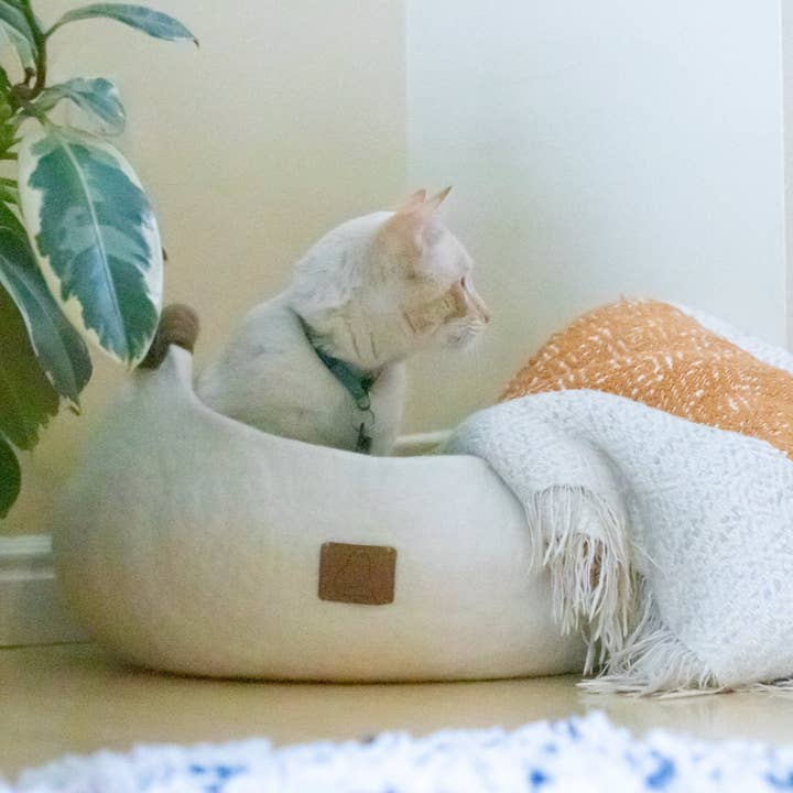 Fuzzy cove - Wholesale Pet Bed - Cat/Dog - Felted Wool Basket