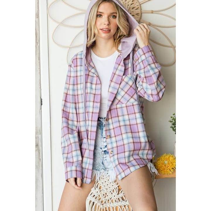 Veste-chemise boutonnée à capuche contrastante à carreaux pour la vente par Veveret