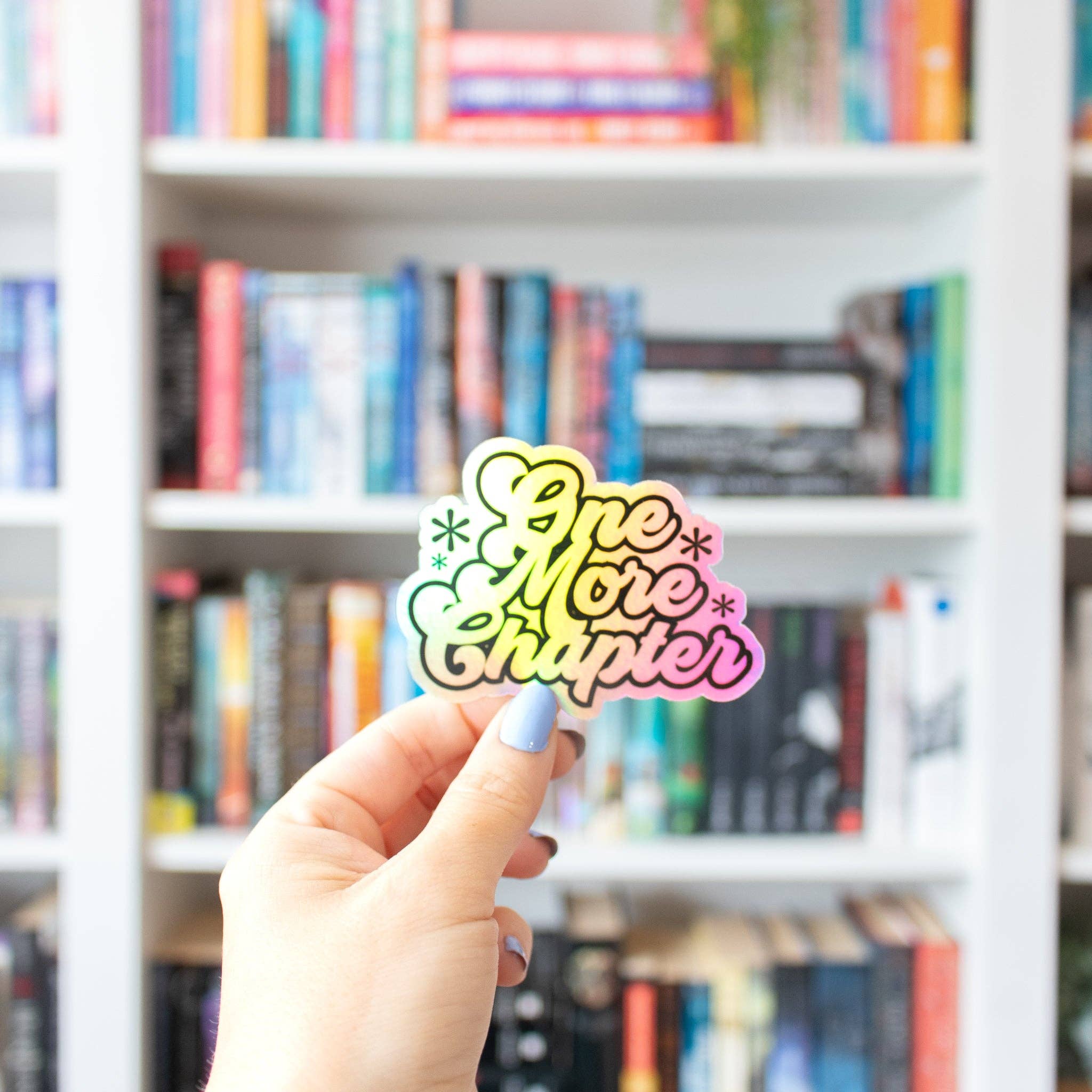 Little Inklings LTD - Vente Autocollant - Encore un chapitre - Holographique - Autocollant en vinyle0