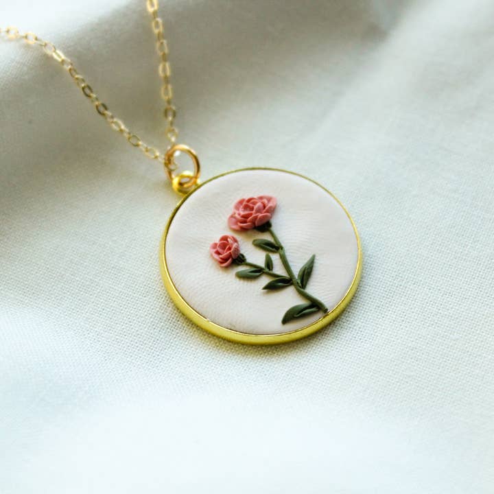 Garofano, collana con fiori per la nascita di gennaio per la vendita all'ingrosso da parte di The Watermark Design