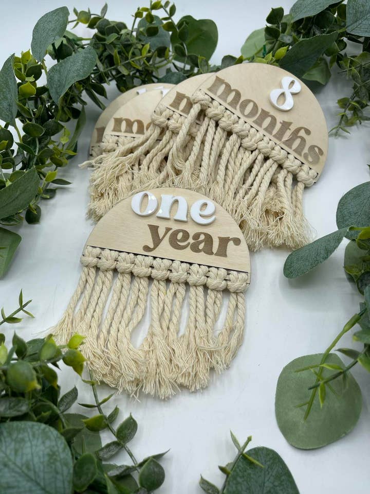 Baby Milestone Rounds, style bohème avec macreme pour la vente par McKean Makers Market