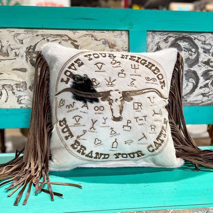 Love Your Neighbor, cuscino in pelle bovina (grande) per la vendita all'ingrosso da parte di Red Dirt Revivals