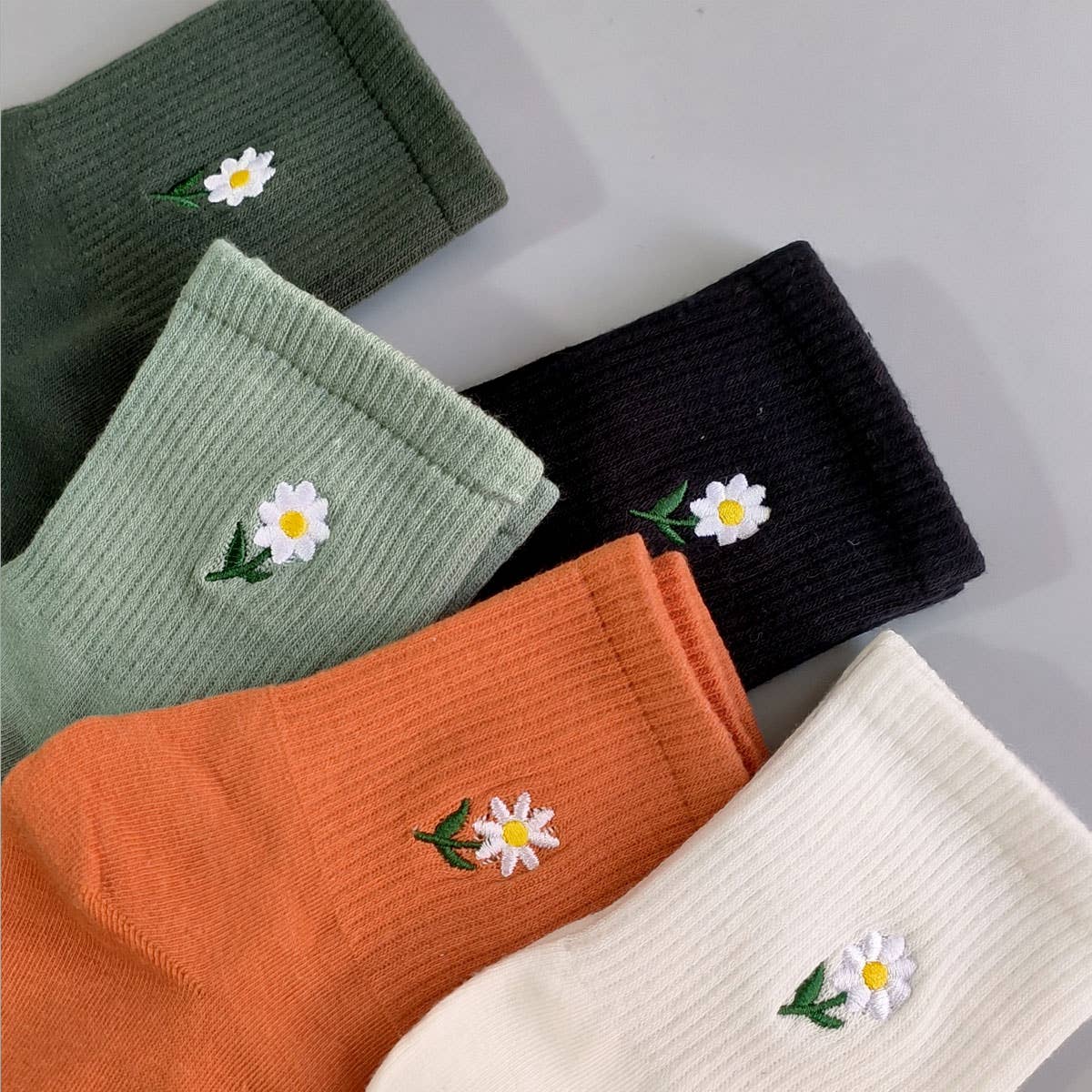 ACCITY - Wholesale Socks - Women's - Solid Color Daisy Socks, Cotton Mid-Calf Style_CWMS0886