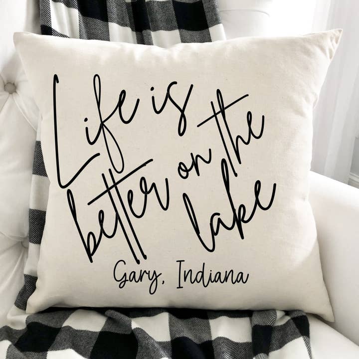 LuckTen - Wholesale Decoratief kussen - Het leven is beter op uw meer - Custom City and State Pillow